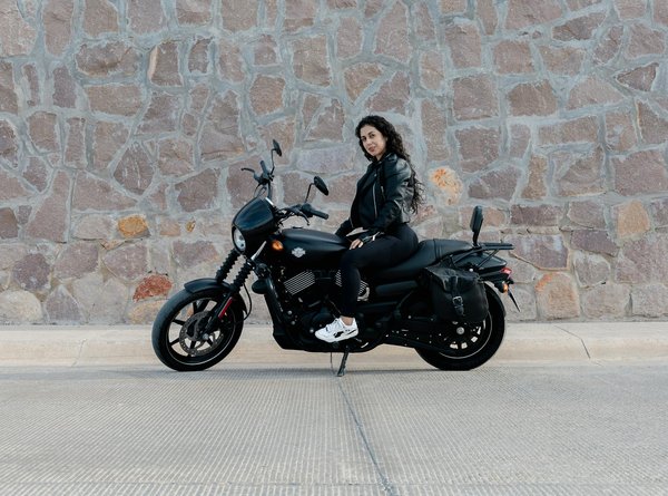 Descubra por que um carro elétrico supera um veículo a gasolina: principais benefícios revelados!